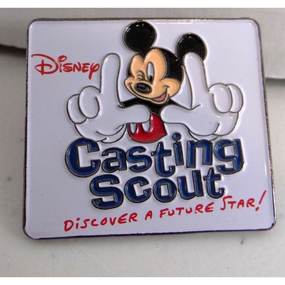 Disney Pin Trading 2005 Mickey Mouse Casting Scout Discover a Future Star Pin